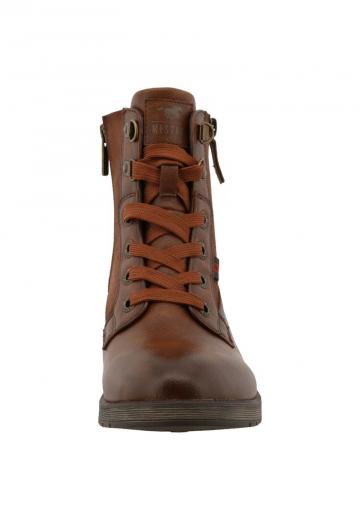 Ботинки на шнуровке