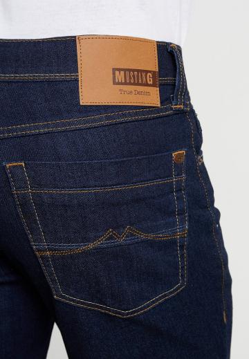 Узкие джинсы