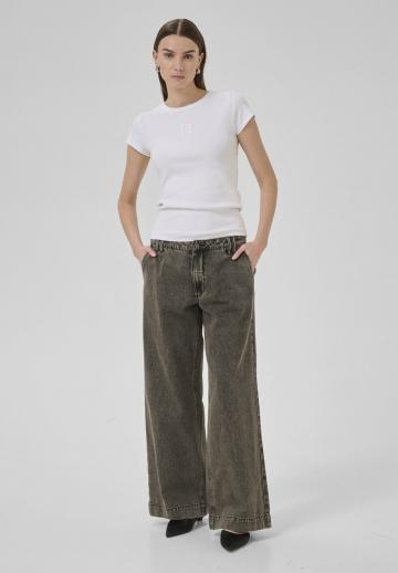 Клешеные джинсы