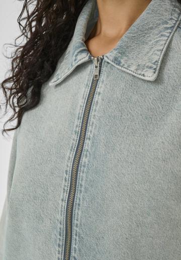 Джинсовая куртка