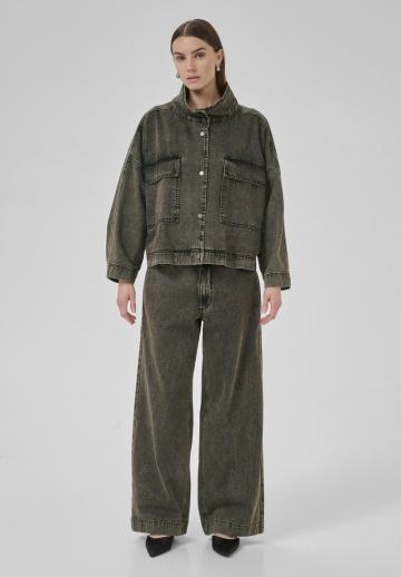 Куртка с накладнымит карманами