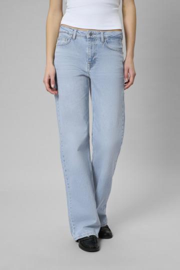 Прямые джинсы