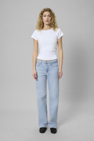 Прямые джинсы