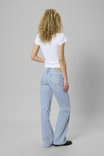 Прямые джинсы