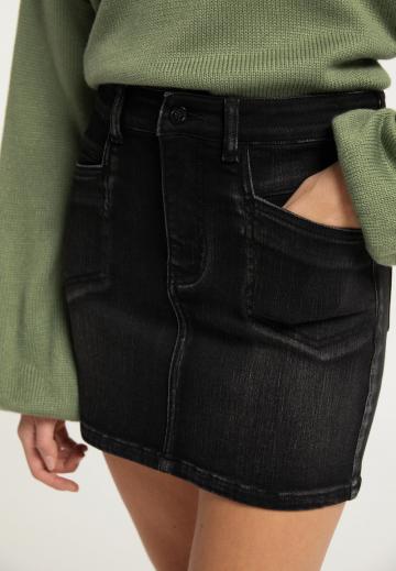 Юбка с накладными карманами