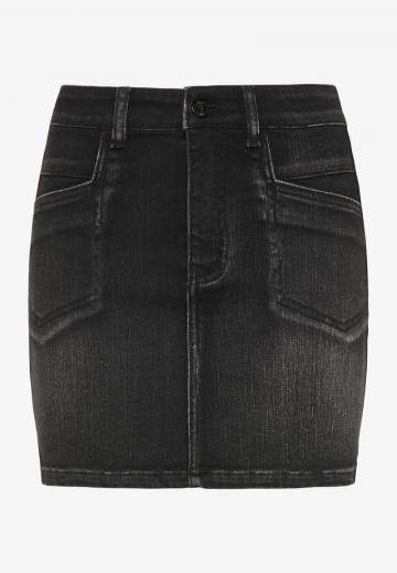 Юбка с накладными карманами