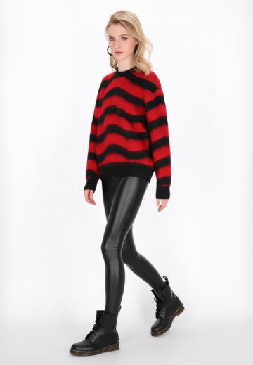Пуловер в полоску
