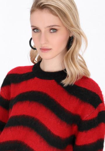 Пуловер в полоску
