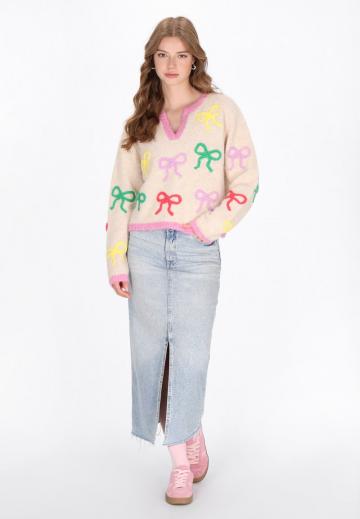 Пуловер с вырезом V