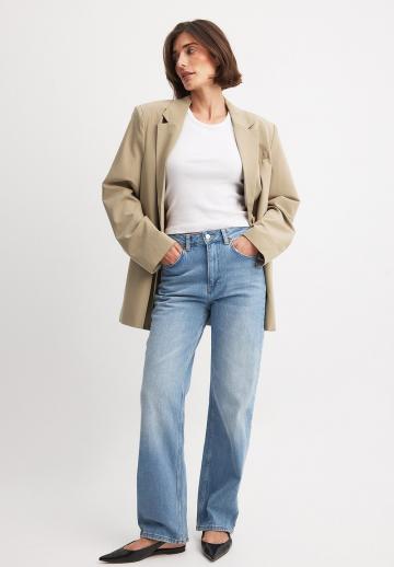 Клешеные джинсы