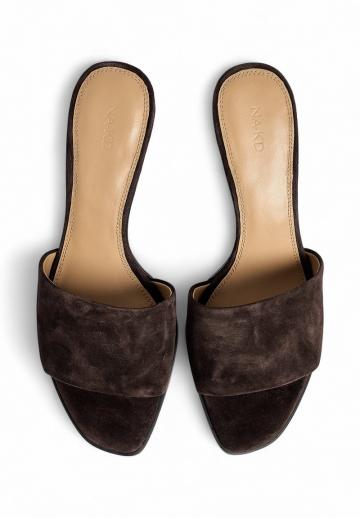 Босоножки на каблуке