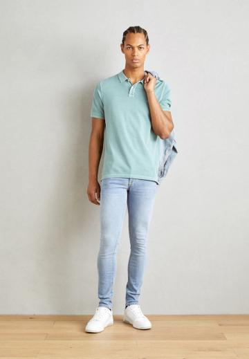 Узкие джинсы