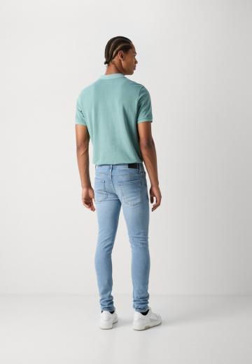 Узкие джинсы