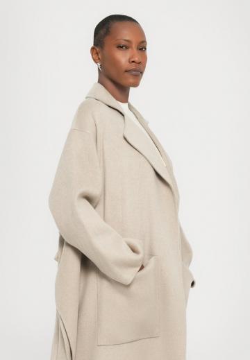 Шерстяное пальто