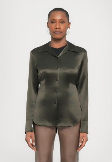 Атласная блузка