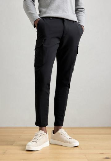 Брюки с накладными карманами