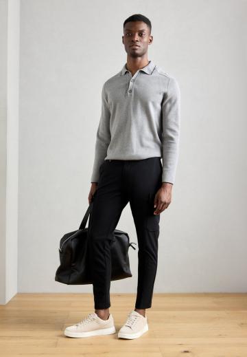 Брюки с накладными карманами