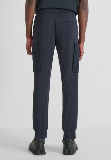 Брюки с накладными карманами