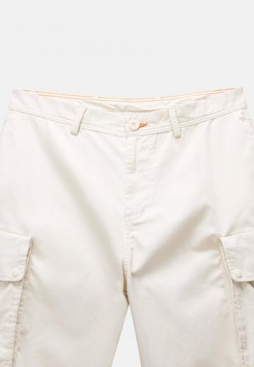 Брюки с накладными карманами