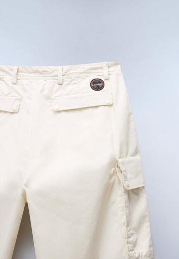 Брюки с накладными карманами