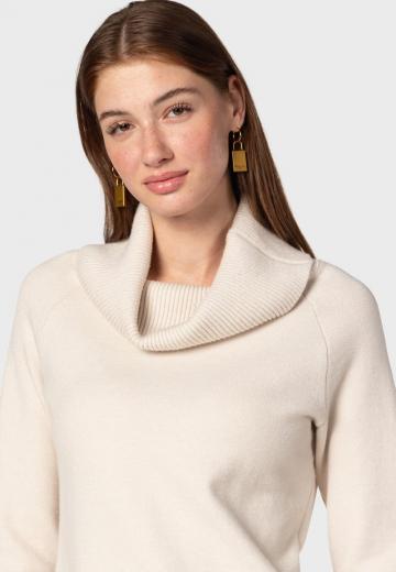 Пуловер с вырезом V