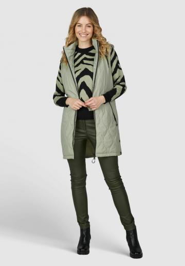 Длинный жилет