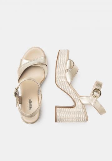 Босоножки на платформе