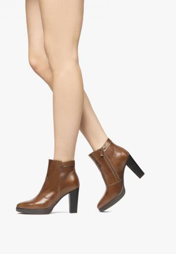 Полусапожки на высоком каблуке