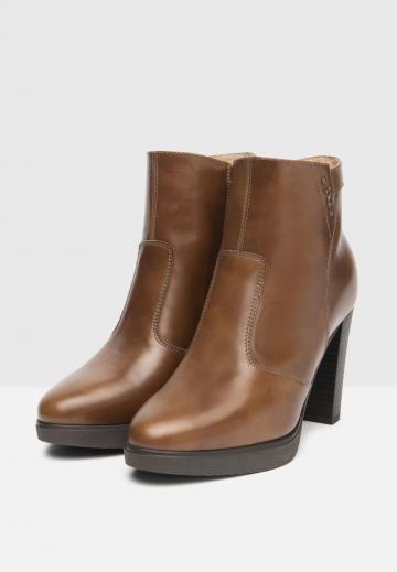 Полусапожки на высоком каблуке