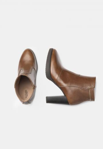 Полусапожки на высоком каблуке