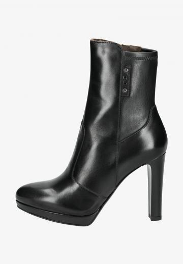 Полусапожки на высоком каблуке