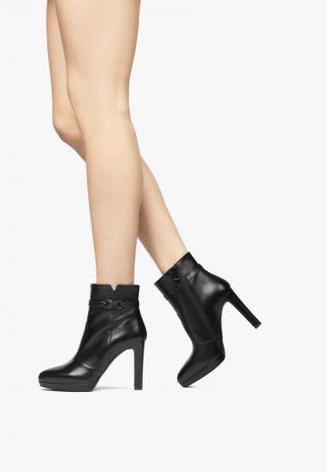 Высокие сапоги