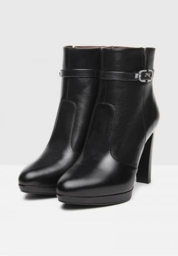 Высокие сапоги