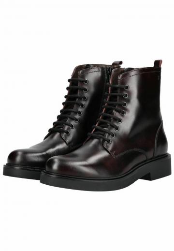 Ботинки на шнуровке