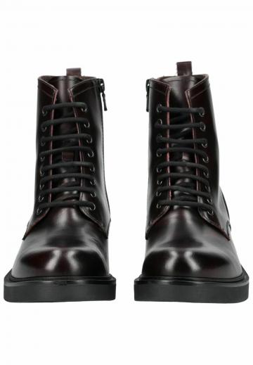 Ботинки на шнуровке