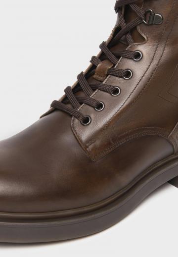 Ботинки на шнуровке