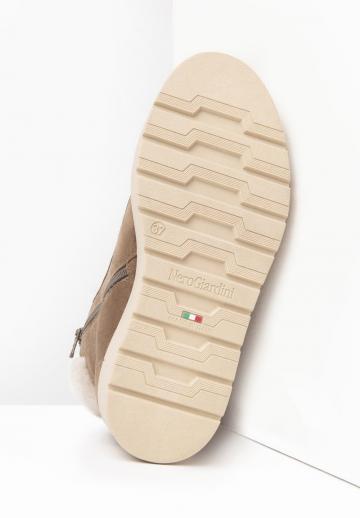 Сапожки на танкетке