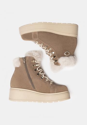 Сапожки на танкетке