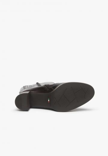 Высокие сапоги