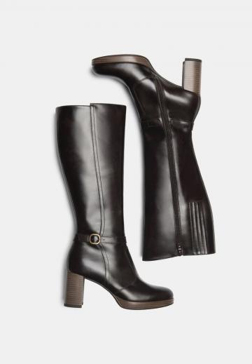 Высокие сапоги