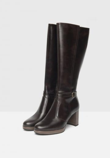Высокие сапоги