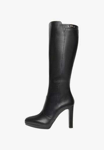 Высокие сапоги