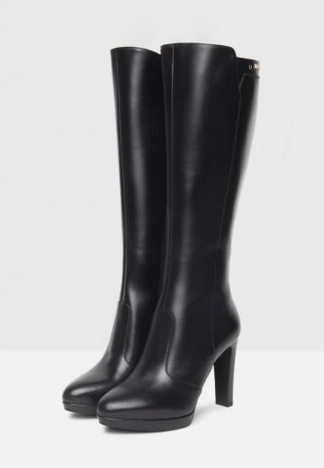 Высокие сапоги