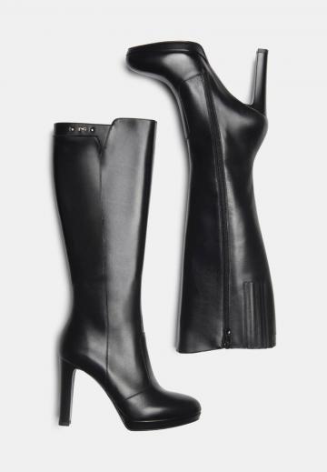 Высокие сапоги