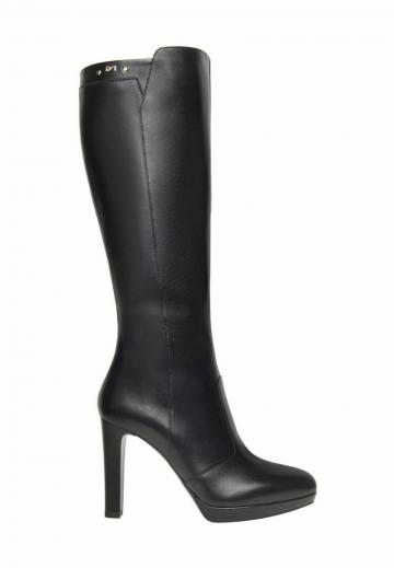 Высокие сапоги