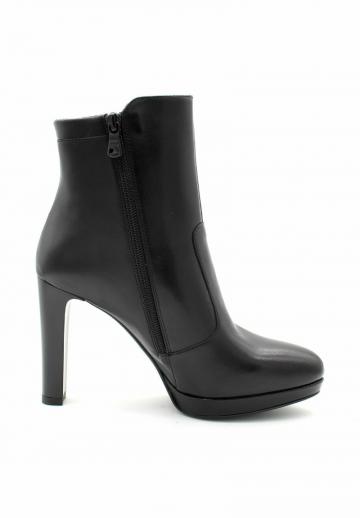 Полусапожки на высоком каблуке