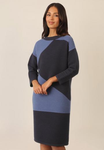 Вязаное платье