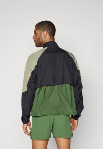 Спортивная куртка