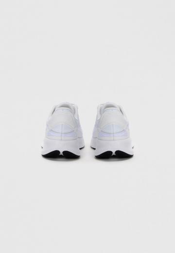 Тренировочные кроссовки