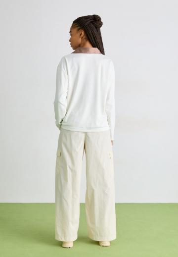 Брюки с накладными карманами